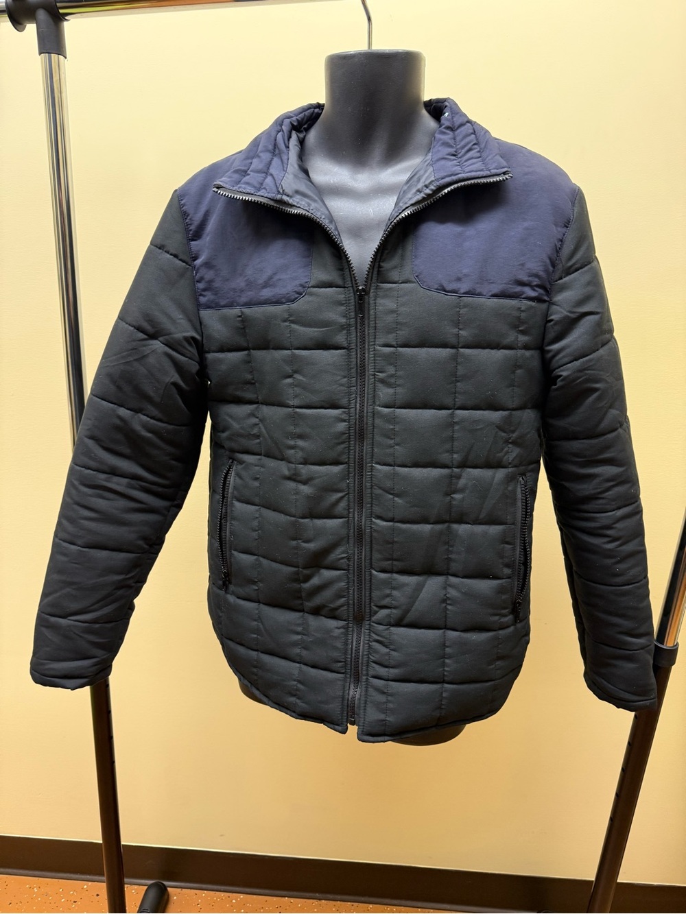 Nomad - L- Black and Navy Quilted Puffer Jacket